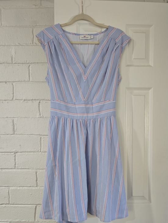 Vineyard Vines Dresses & Skirts - Vineyard Vines sleeveless V-neck fit-and-flare dress Size 12